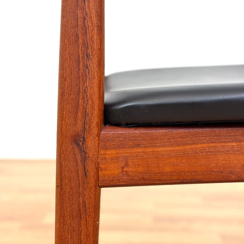 Set of 6 dining chairs in teak by Henning Kjaernulf. A for Vejle Stolefabrik, 1950s-60s, Denmark - Beyo Vintage