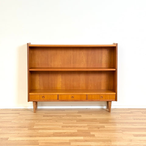 Low bookshelf in teak, 1950s-60s, Denmark - Beyo Vintage