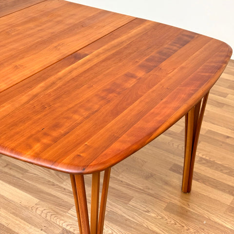 Dining table "Timeless" in oak by Haslev Møbelsnedkeri, 1990s, Denmark - Beyo Vintage