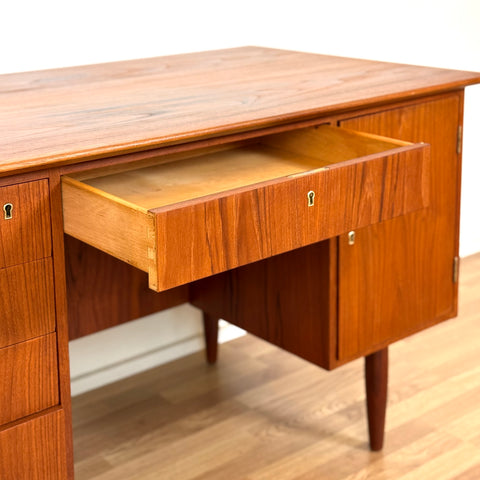 PRICE Writing desk in teak, 1950s-60s, Denmark - Beyo Vintage