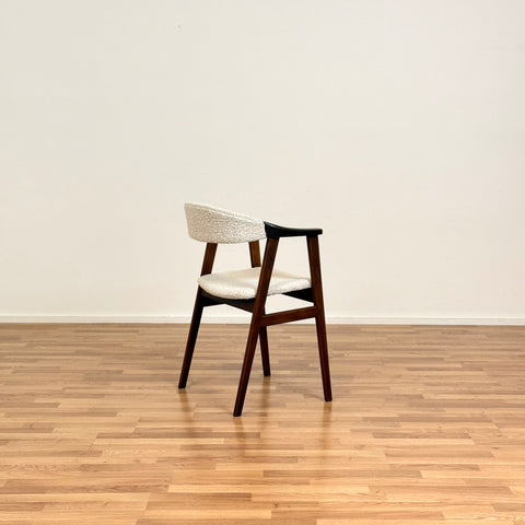 Set of 4 dining chairs with armrest in stained beech, 1950s-60s, Denmark - Beyo Vintage