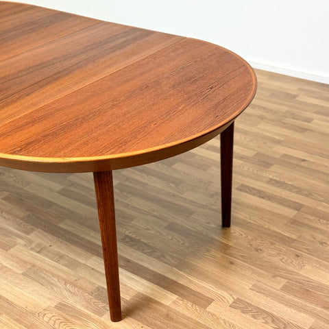 Round dining table in teak, 1950s-60s, Denmark - Beyo Vintage