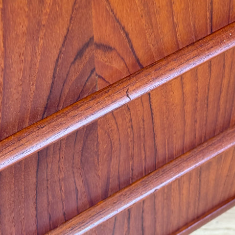 Danish teak chest of drawers, 1950s-60s. - Beyo Vintage