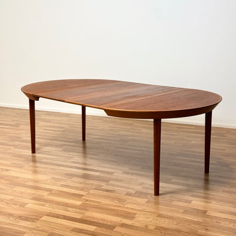 Round dining table in teak, 1950s-60s, Denmark - Beyo Vintage