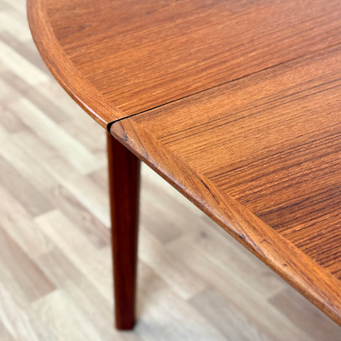 Round dining table in teak, 1950s-60s, Denmark - Beyo Vintage