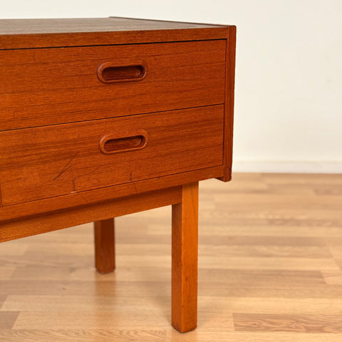 Sidobord i teak, 1950-60-tal, Sverige