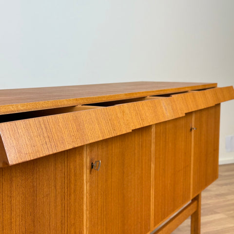 Sideboard made in teak and oak, 1950s-60s, Sweden - Beyo Vintage
