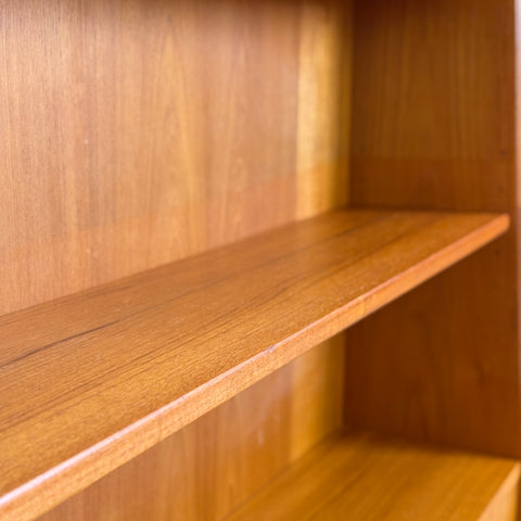 Low bookshelf in teak, 1950s-60s, Denmark - Beyo Vintage