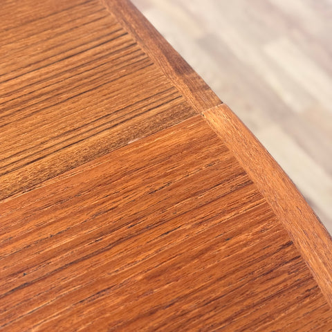 Round dining table in teak, 1950s-60s, Denmark - Beyo Vintage