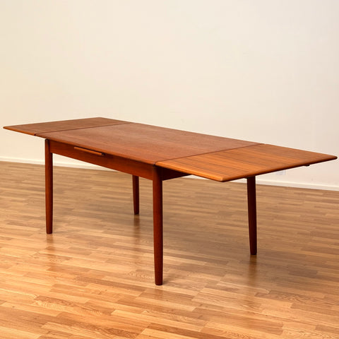 Dining table in teak, 1950s-60s, Denmark