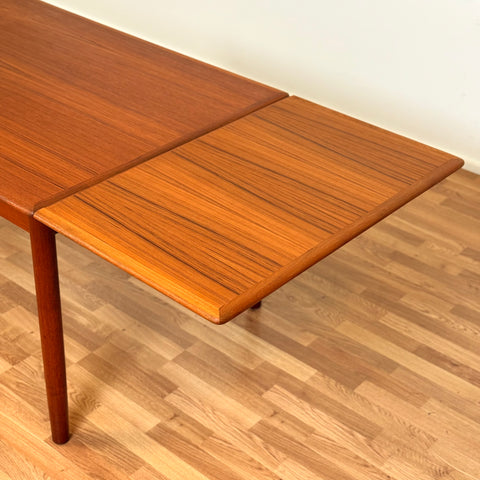 Dining table in teak, 1950s-60s, Denmark