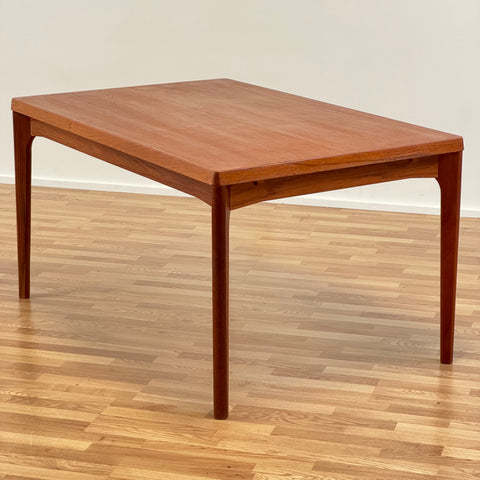 Dining table in teak, Henning Kjaernulf - Beyo Vintage