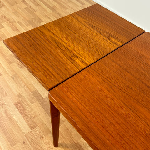 Dining table in teak, Henning Kjaernulf - Beyo Vintage