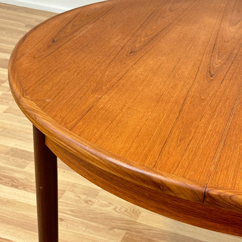 Round dining table, G-Plan - Beyo Vintage