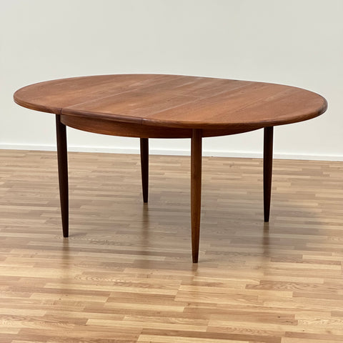 Round dining table, G-Plan - Beyo Vintage