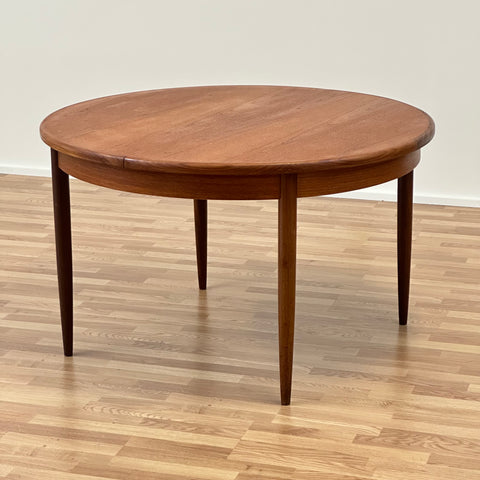 Round dining table, G-Plan - Beyo Vintage