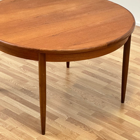 Round dining table, G-Plan - Beyo Vintage