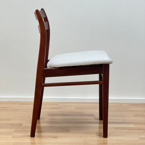 Set of 4 dining chairs of solid walnut - Beyo Vintage