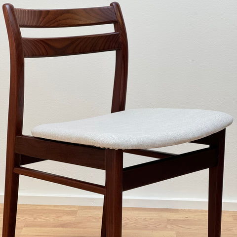 Set of 4 dining chairs of solid walnut - Beyo Vintage