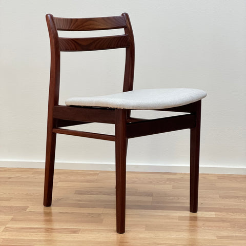 Set of 4 dining chairs of solid walnut - Beyo Vintage