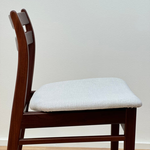 Set of 4 dining chairs of solid walnut - Beyo Vintage