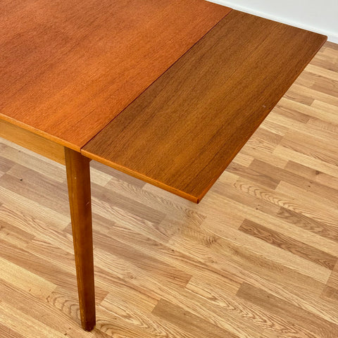 Small dining table in teak - Beyo Vintage