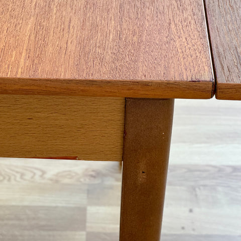 Small dining table in teak - Beyo Vintage
