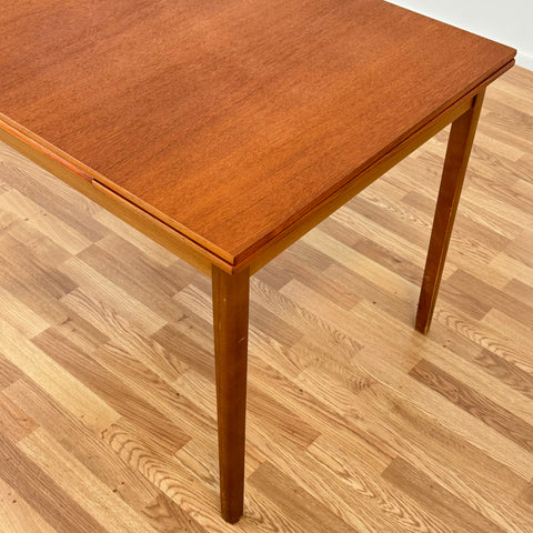Small dining table in teak - Beyo Vintage