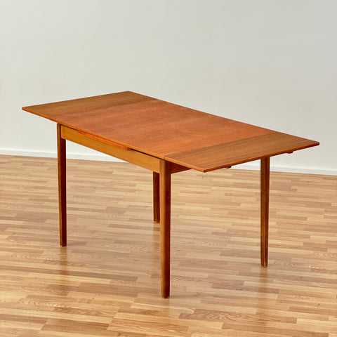 Small dining table in teak - Beyo Vintage