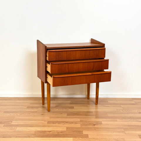 Chest of drawers in teak with 3 drawers, 1950s-60s, Denmark - Beyo Vintage