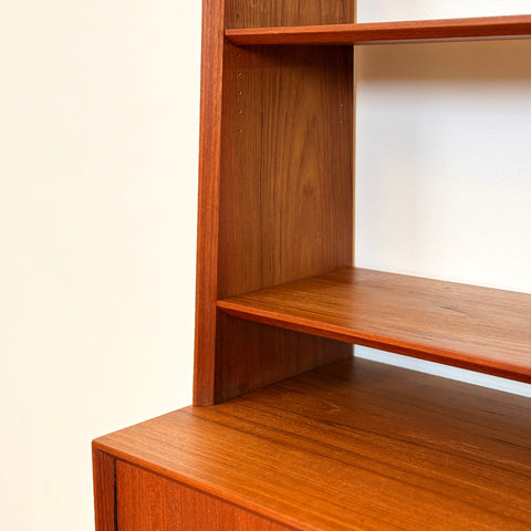 Bookshelf in teak and beech, 1960s-70s, Sweden - Beyo Vintage