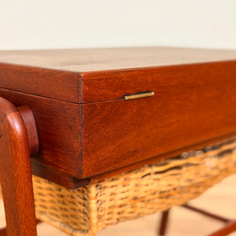 Sidobord / symaskinsbord i teak, 1950-60-tal, Danmark