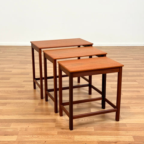 Set of 3 nest of tables in teak, 1950s-60s Denmark - Beyo Vintage
