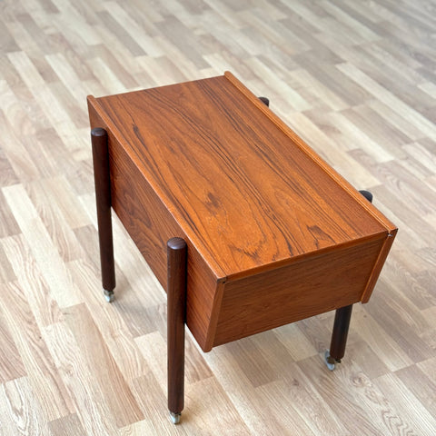 Side table / Sewing table in teak, 1950s-60s, Denmark - Beyo Vintage