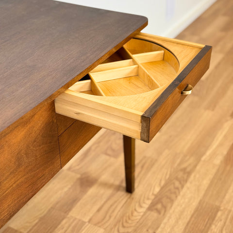 Side table in elm, 1950s-60s, Denmark - Beyo Vintage