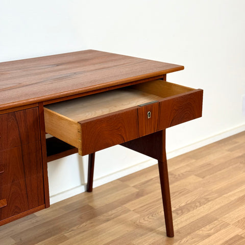 PRICE Small writing desk in teak, 1950s-60s, Denmark - Beyo Vintage