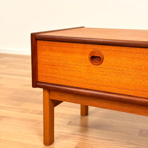 Sidobord i teak, 1950-60-tal, Sverige
