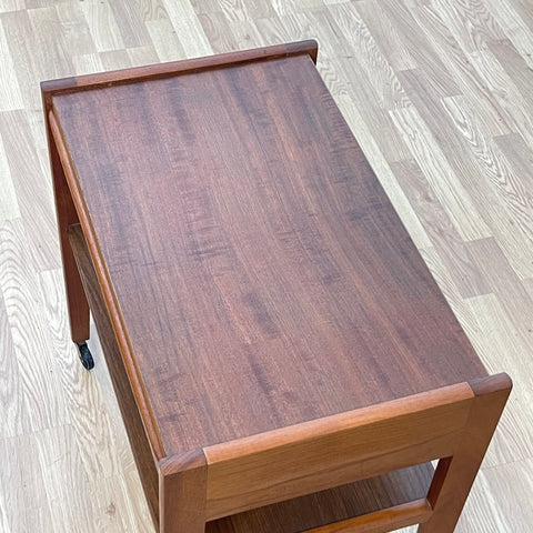 Side table in teak, Denmark, 1950s-60s. - Beyo Vintage