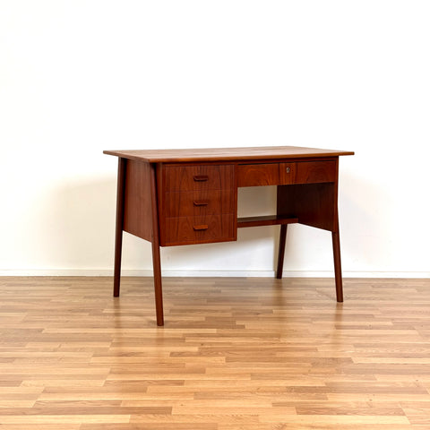 PRICE Small writing desk in teak, 1950s-60s, Denmark - Beyo Vintage