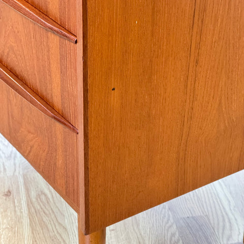 Danish teak chest of drawers, 1950s-60s. - Beyo Vintage