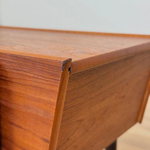 Side table / Sewing table in teak, 1950s-60s, Denmark - Beyo Vintage