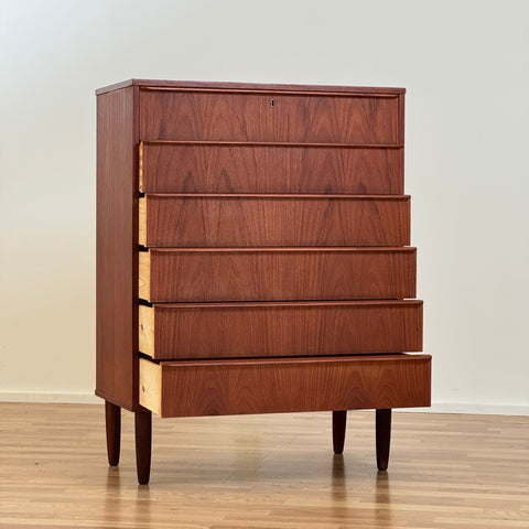 Danish teak chest of drawers, 1950s-60s. - Beyo Vintage