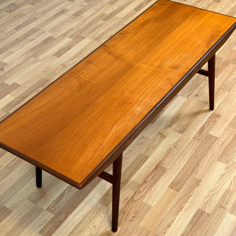 Coffee table in teak, 1950s-60s, Denmark - Beyo Vintage