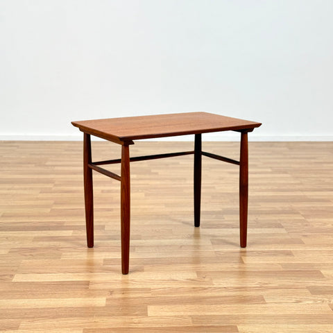 Side table in teak, 1950s-60s, Denmark - Beyo Vintage