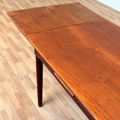 Dining table in teak, 1950s-60s, Denmark - Beyo Vintage