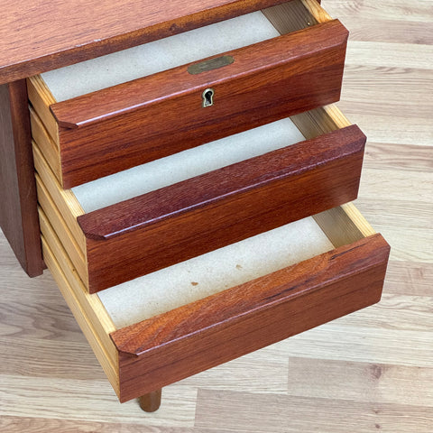Writing desk in teak, Denmark, 1950s-60s. - Beyo Vintage