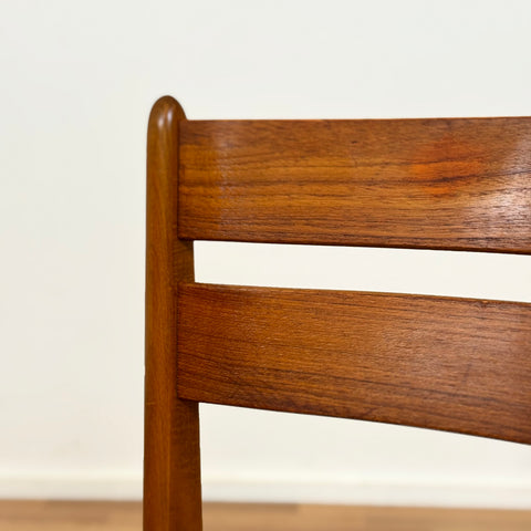 Set med 8 matstolar i teak och bok, 1950-60-tal, Danmark