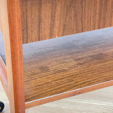 Side table in teak, Denmark, 1950s-60s. - Beyo Vintage