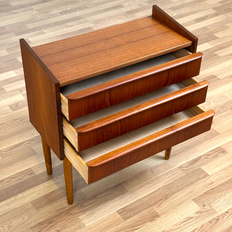 Chest of drawers in teak with 3 drawers, 1950s-60s, Denmark - Beyo Vintage