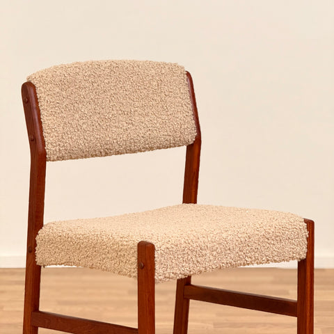 Set om 6 matstolar i teak av Henry Walter Klein